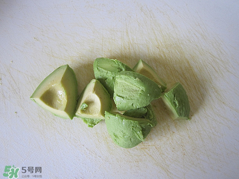 牛油果沙拉怎么做？牛油果沙拉用什么醬？