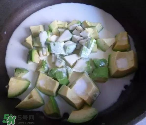 牛油果沙拉怎么做？牛油果沙拉用什么醬？