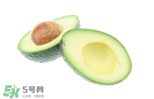寶寶吃牛油果要蒸熟嗎？寶寶吃牛油果會便秘嗎？