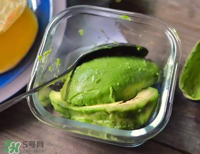 牛油果沙拉怎么做？牛油果沙拉用什么醬？