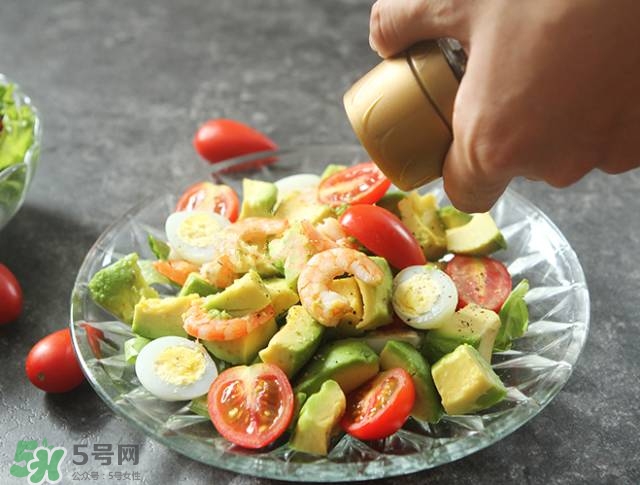 牛油果沙拉怎么做？牛油果沙拉用什么醬？