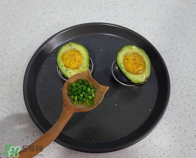 牛油果沙拉怎么做？牛油果沙拉用什么醬？