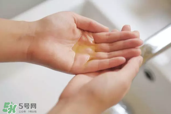 手部皮膚干燥怎么辦？手部干燥解決方法