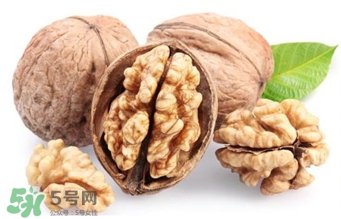 青皮核桃和干核桃哪個營養(yǎng)高？有什么區(qū)別？