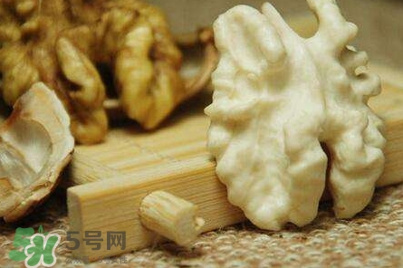 新鮮核桃怎么吃？新鮮核桃怎么給寶寶吃？