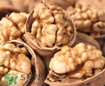 新鮮核桃剝好怎么保存？新鮮核桃剝殼能放多久？