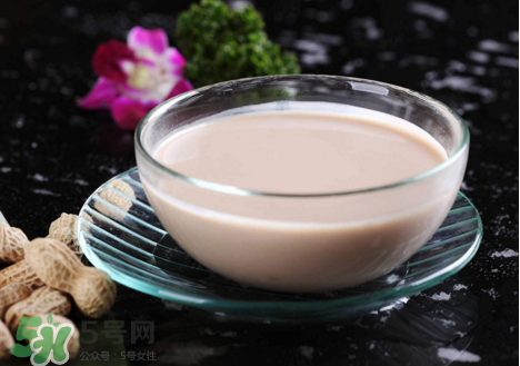 核桃打豆?jié){營養(yǎng)會流失嗎？核桃和什么一起打豆?jié){？