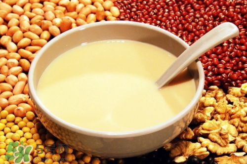 核桃打豆?jié){營養(yǎng)會流失嗎？核桃和什么一起打豆?jié){？