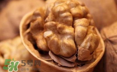 吃核桃對頭發(fā)有什么好處？為什么吃核桃對頭發(fā)生長有好處？