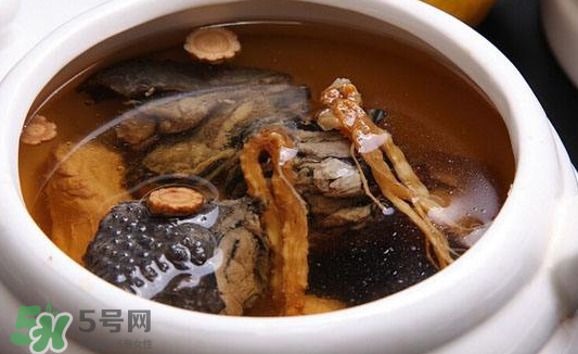 花旗參烏雞湯孕婦可以喝嗎？懷孕可以吃花旗參烏雞湯嗎？