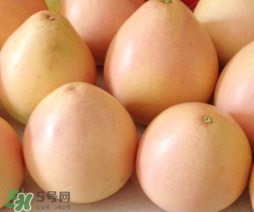 三紅蜜柚有什么功效？三紅蜜柚和金橙蜜柚哪個(gè)更好
