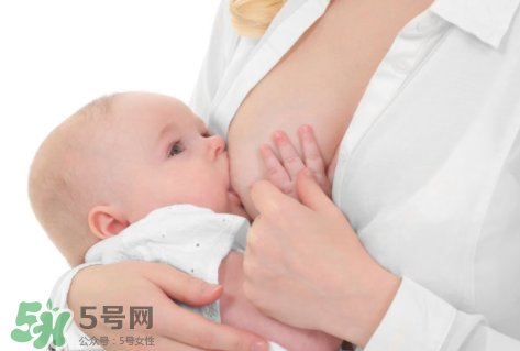 母乳寶寶一天大便幾次正常？母乳寶寶排便情況介紹
