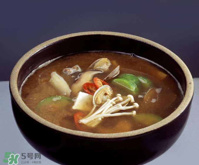 燉湯時間是不是越長越好？湯里營養(yǎng)多嗎？