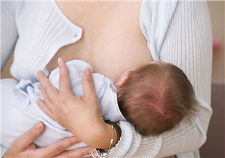 母乳寶寶一天大便幾次正常？母乳寶寶排便情況介紹