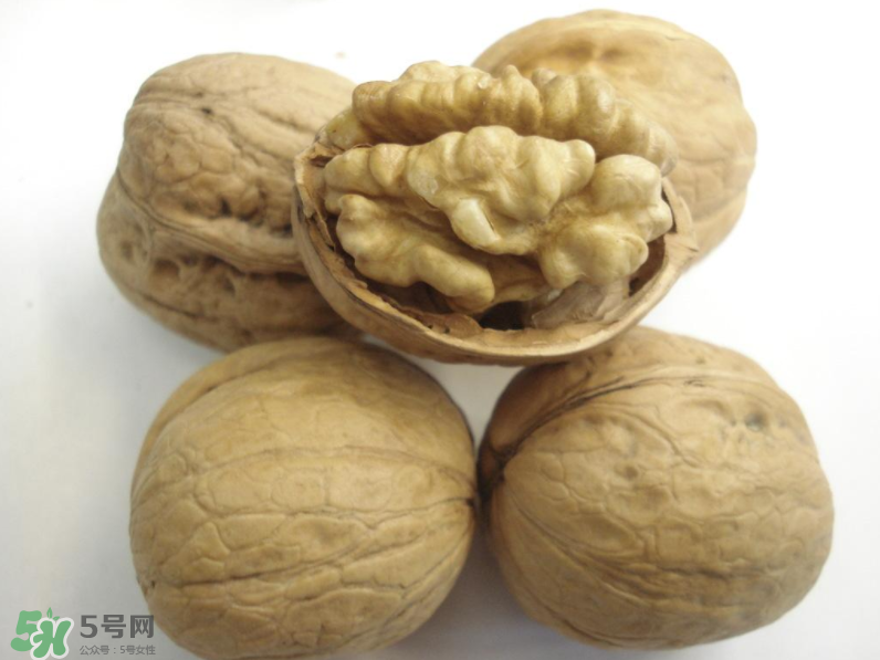核桃上的陰皮是什么？核桃對血管的作用