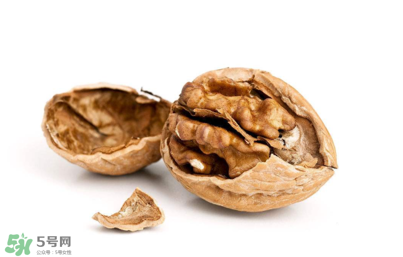 核桃對(duì)人體的四大功效是什么？核桃皮泡水有什么功效？