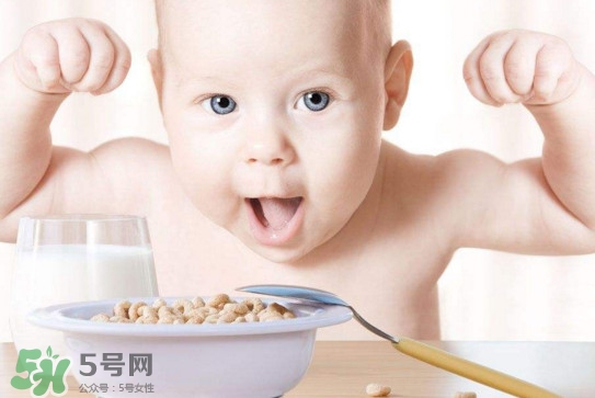 寶寶幾個月開始補鈣最合適？嬰幼兒幾個月的時候吃魚肝油