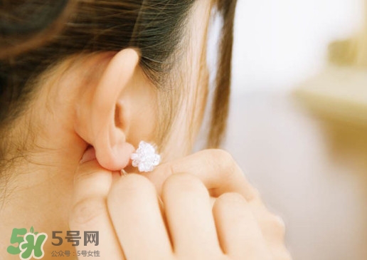 打耳洞去醫(yī)院什么科？打耳洞用什么打比較好
