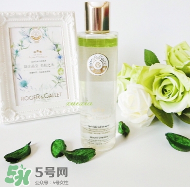 香邂格蕾古法凝光醋萃爽膚水怎么用？
