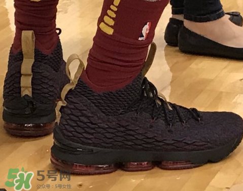 nike lebron 15 cavs實(shí)物什么樣？