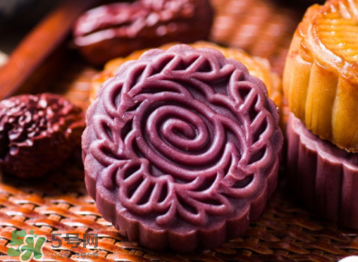 中秋節(jié)送月餅送幾盒？ 中秋送月餅一般送幾盒？