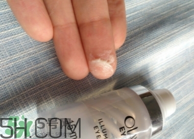 olay亮眼明眸雙旋眼霜怎么用？olay雙旋眼霜使用方法