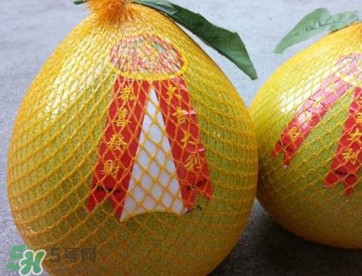 如何區(qū)分紅肉蜜柚真假？吃紅肉蜜柚有什么好處？