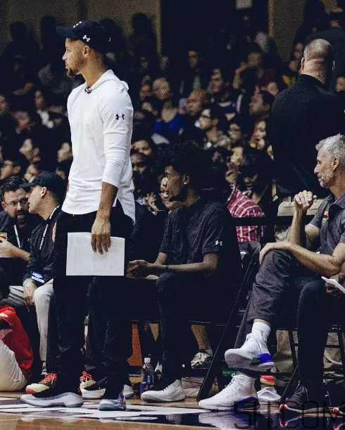 under armour curry 4庫里戰(zhàn)靴中國別注版實物什么樣？