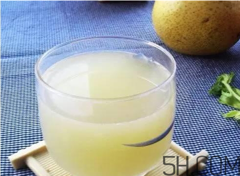 雪梨能和牛奶一起吃嗎？雪梨可以和牛奶榨汁嗎？