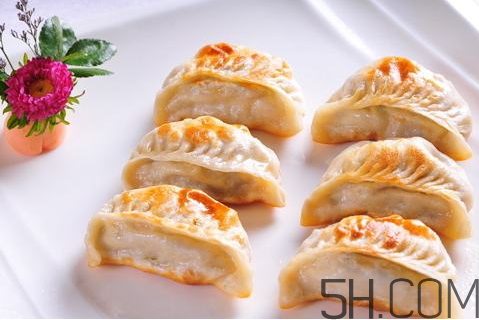 煎餃怎么煎才酥脆好吃？煎餃怎么做好吃？
