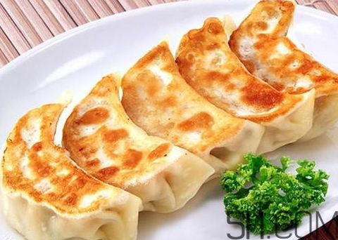 煎餃怎么煎才酥脆好吃？煎餃怎么做好吃？