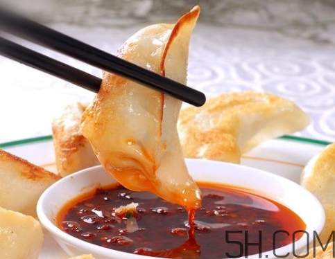 煎餃怎么煎才酥脆好吃？煎餃怎么做好吃？
