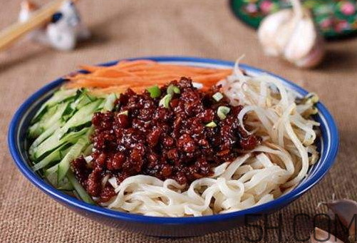 炸醬面可以用豆瓣醬嗎？炸醬面可以用黃豆醬嗎？