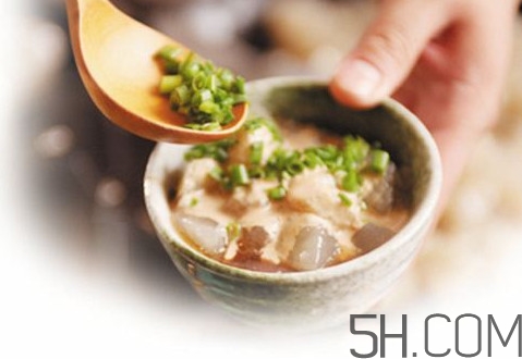燜子是涼粉嗎？燜子是用什么做的？