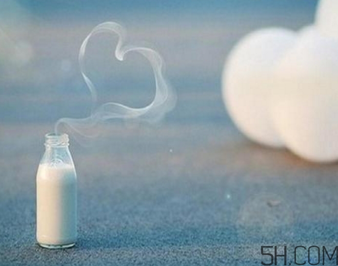 早上空腹喝牛奶好嗎？早上喝牛奶有什么好處？