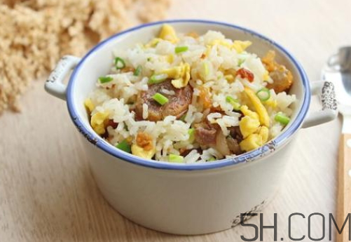 蛋炒飯可以放生抽嗎 蛋炒飯放生抽還是老抽？