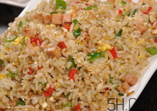 蛋炒飯可以放生抽嗎 蛋炒飯放生抽還是老抽？