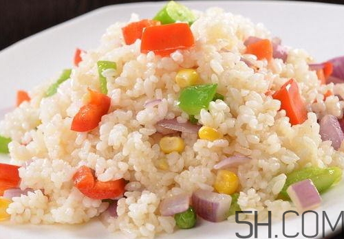 蛋炒飯為什么要用隔夜飯？蛋炒飯可以用熱飯嗎？