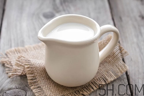 牛奶煮開了還有營養(yǎng)嗎？牛奶可以加熱嗎？