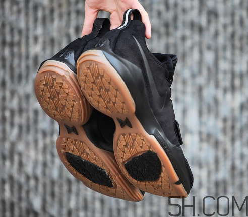 nike pg 1黑色生膠大底發(fā)售時(shí)間_實(shí)物什么樣？