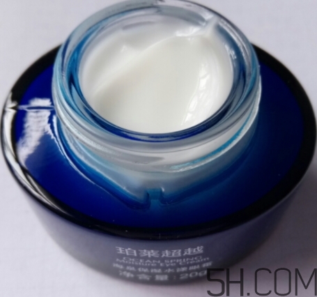 眼霜用在水乳之前還是之后？眼霜和水乳使用的順序