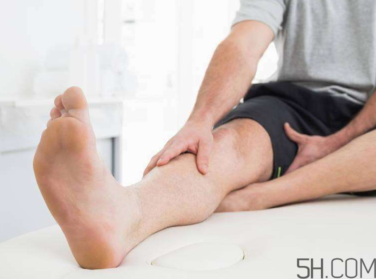腳氣用鹽水泡腳有用嗎？用鹽水泡腳治腳氣嗎？