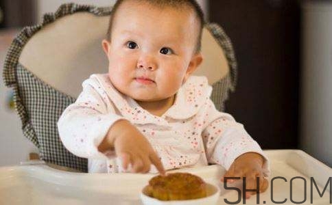 寶寶多大可以吃月餅？寶寶吃月餅會(huì)上火嗎？
