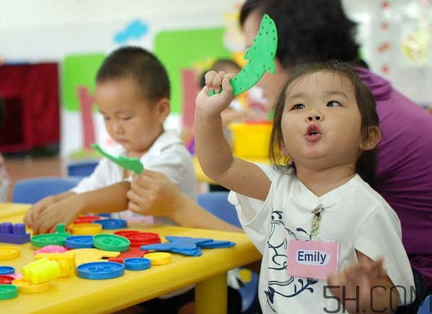 寶寶上幼兒園需要準(zhǔn)備什么？寶寶上幼兒園哭鬧怎么應(yīng)對？