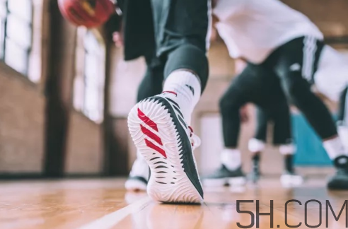 adidas dame 4多少錢？阿迪達(dá)斯利拉德四代上腳效果