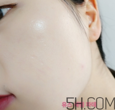 ysl女神粉底液怎么樣？ysl女神粉底液和超模粉底液對(duì)比