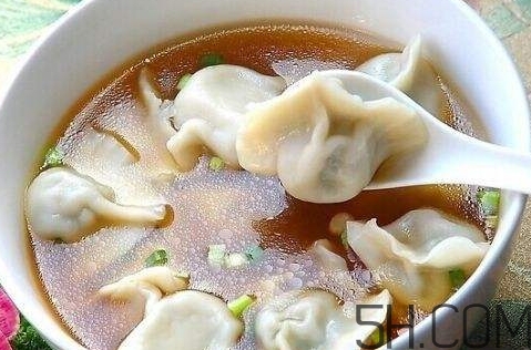 煮餃子用冷水還是熱水？煮餃子用大火還是小火？