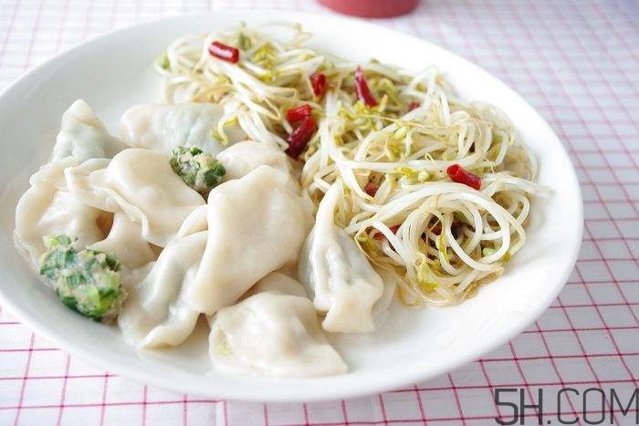 煮餃子開鍋煮皮還是餡？煮餃子蓋不蓋鍋蓋？