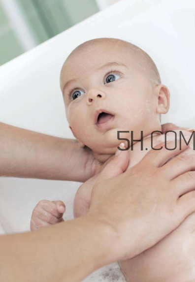 嬰兒癲癇病的早期癥狀有哪些？嬰幼兒貧血吃什么好呢？