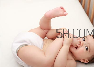 嬰兒晚上不睡覺的原因？嬰兒怎么護(hù)理？